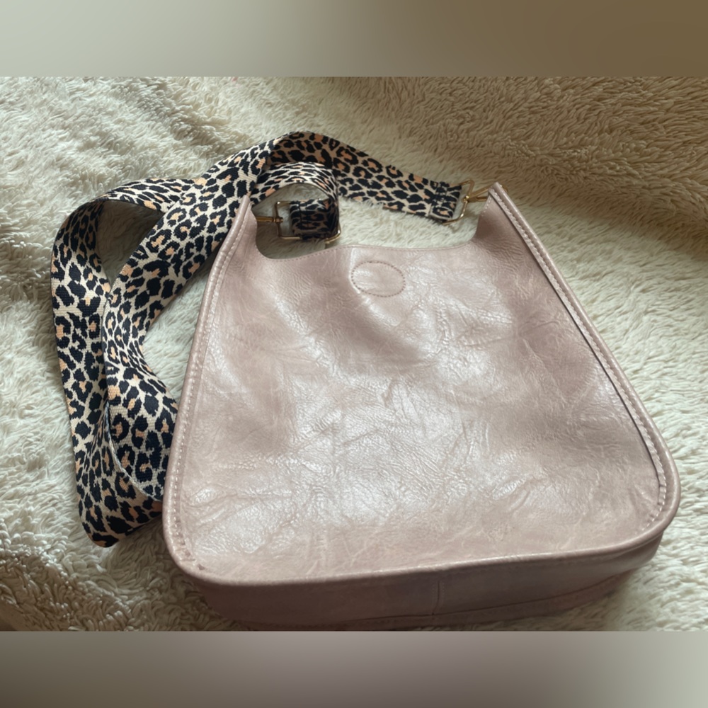 Social threads purse